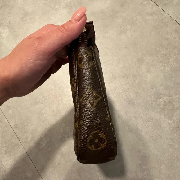 Louis Vuitton monogram pochette - Picture 11 of 11